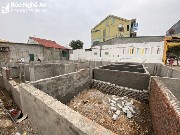 Công trình xây dựng nhà đầu năm ở huyện Yên Thành khó khăn do thiếu thợ xây. Ảnh: Văn Trường