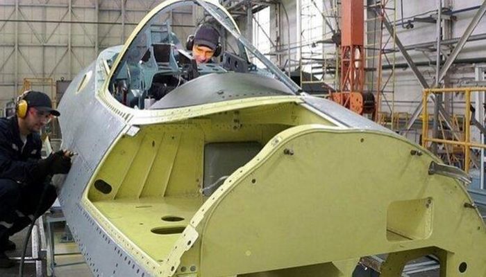 Bên cạnh đó, không loại trừ khả năng Ấn Độ sẽ sản xuất máy bay chiến đấu hạng nhẹ Su-75, đối thủ cạnh tranh trực tiếp với F-35 của Mỹ, chiếc Checkmate đã được điều chỉnh phần lớn để đáp ứng các yêu cầu từ New Delhi.