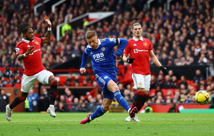  Nếu không có phản xạ xuất sắc của De Gea, MU đã thủng lưới ngay ở phút thứ 8, sau pha thoát xuống của Harvey Barnes. 