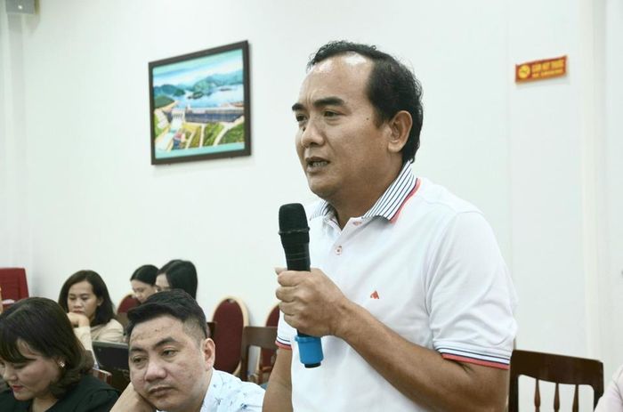 Ông Nguyễn Hữu Hoa – nhà đầu tư khu du lịch Suối Chí phát biểu ý kiến.
