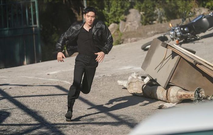 Lee Je Hoon trong vai Kim Do Ki