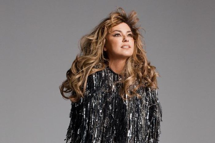 Shania Twain như một con người khác trong "Queen of Me" khi cô tìm lại được sự tự tin