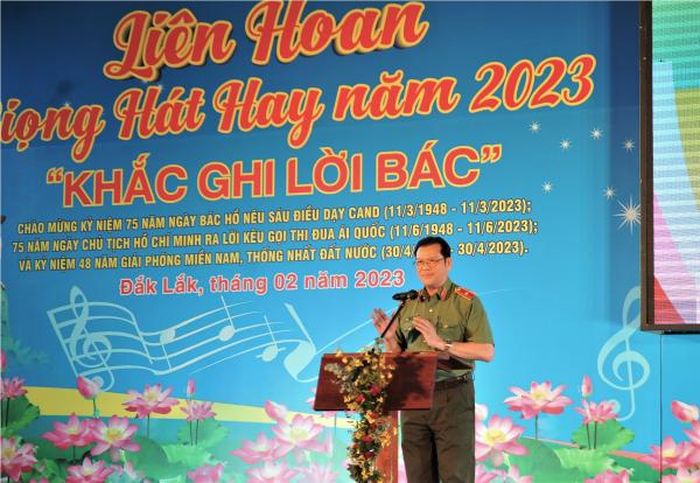 Thiếu tướng Lê Vinh Quy, Giám đốc Công an tỉnh Đắk Lắk phát biểu khai mạc liên hoan.