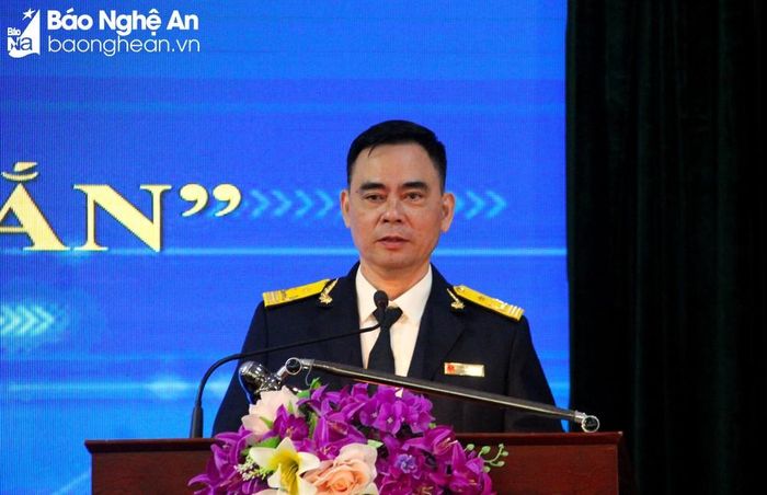 Ông Hà Lê Dũng - Phó Cục trưởng Cục Thuế Nghệ An nhấn mạnh vai trò của việc lấy hóa đơn điện tử trong mua sắm, tiêu dùng hàng ngày. Ảnh: Q.A