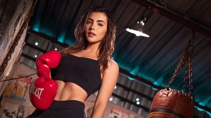 Do được rèn luyện boxing chuyên nghiệp để tham gia chessboxing, Andrea Botex có thân hình săn chắc. Cô thường xuyên được mời đóng quảng cáo sản phẩm thể thao, bộ ảnh quảng bá sự kiện thể thao.