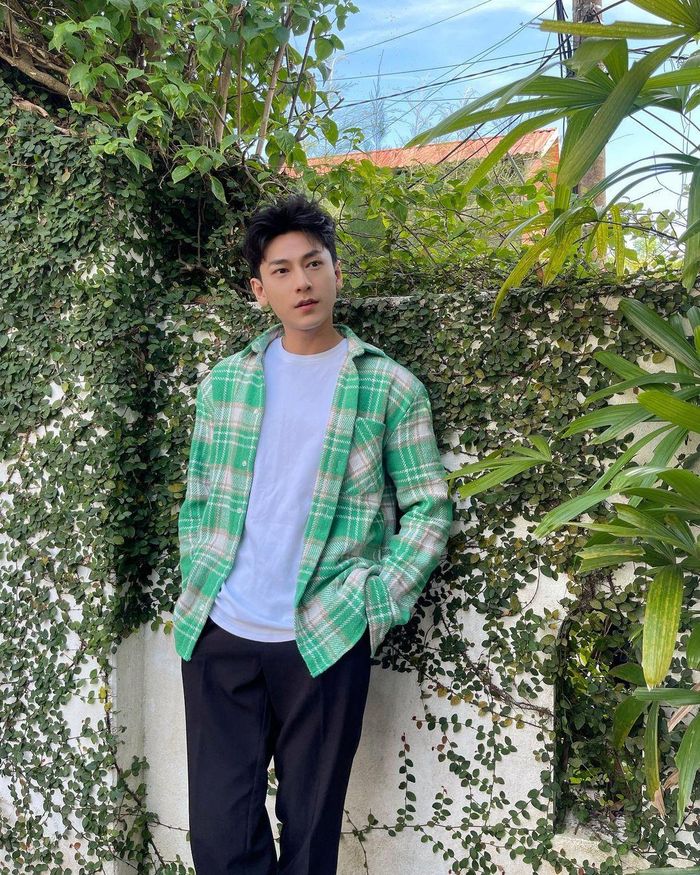 "Em có muốn về vùng biển vắng cùng anh không?", ca sĩ Isaac "thả thính".