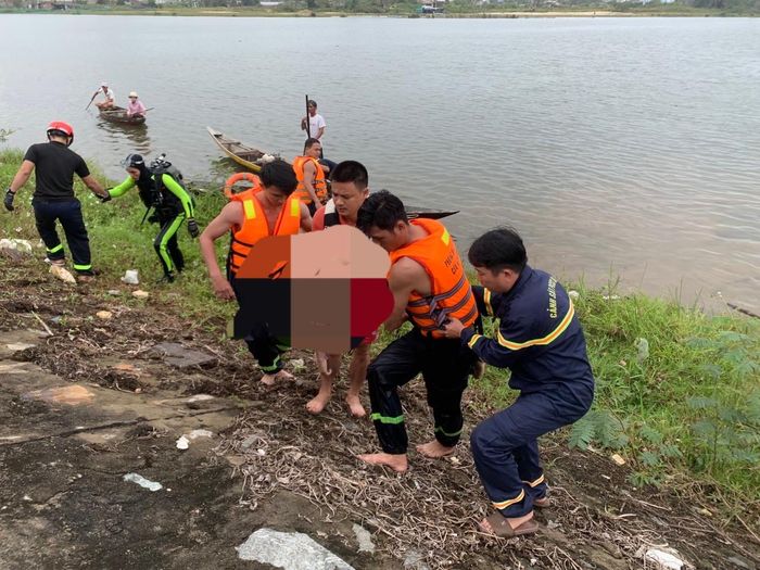 Thi thể nam sinh được tìm thấy. Ảnh: CACC