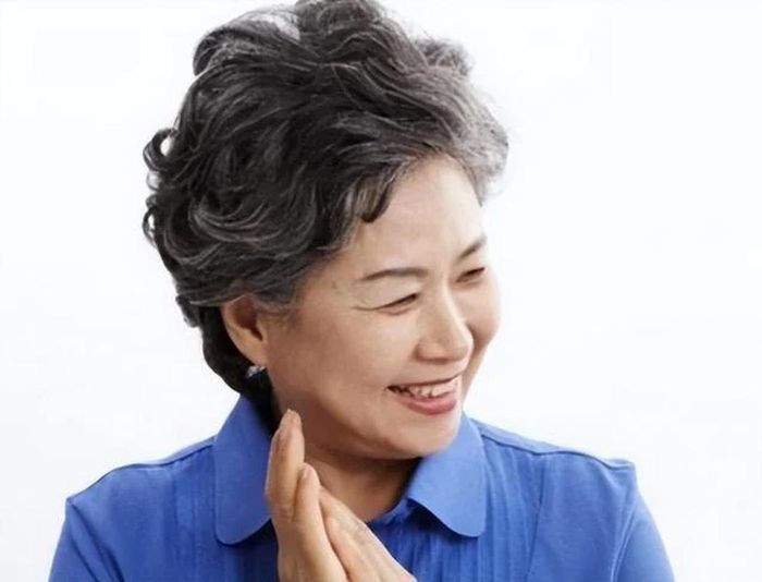 7. Thính lực bình thường: Đối với người cao tuổi, thính lực giảm sút là hiện tượng hết sức bình thường. Ở mức độ nghiêm trọng, họ sẽ chọn máy trợ thính để có thể nghe rõ hơn. 