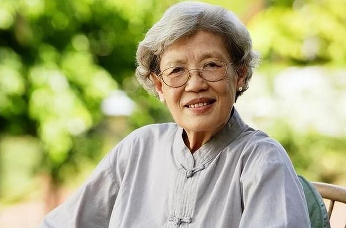 6. Tai dày: Theo nghiên cứu, những người có đôi tai dày hơn có thể có tuổi thọ cao hơn. Dữ liệu thực nghiệm cũng cho thấy, những người có tai dài hơn 7,1 cm có thể sống tới hơn 90 tuổi. 