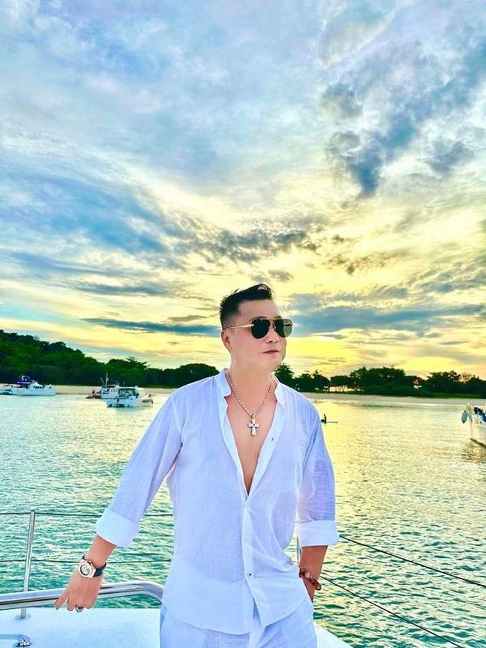Các bộ phim Lý Hùng từng tham gia gồm: "Phạm Công – Cúc Hoa", "Kế hoạch 99", "Hồng hải tặc", "Cảnh sát đặc khu", "Dollars trắng"...
