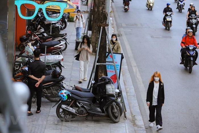 Được biết, cơ quan chức năng thành phố sẽ kiểm tra quyết liệt nhằm phát hiện, xử lý 100% hành vi vi phạm trên lĩnh vực trật tự, an toàn giao thông, đô thị, công cộng để tạo tính răn đe. (Ảnh: Hoài Nam/Vietnam+)