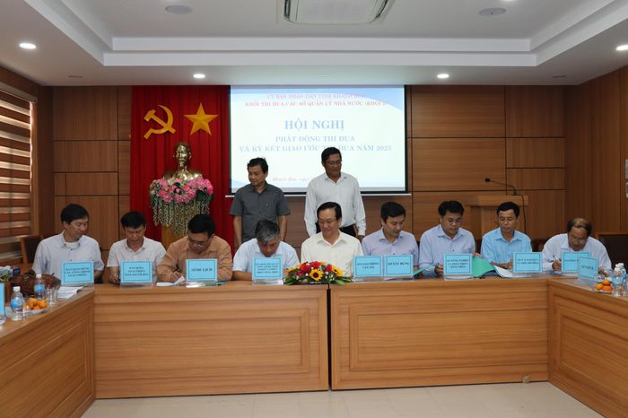 Các đơn vị ký kết giao ước thi đua