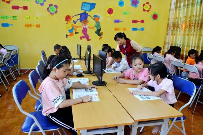 Giờ học Tin học của học sinh vùng cao Bát Xát (Lào Cai). Ảnh: Quốc Dũng