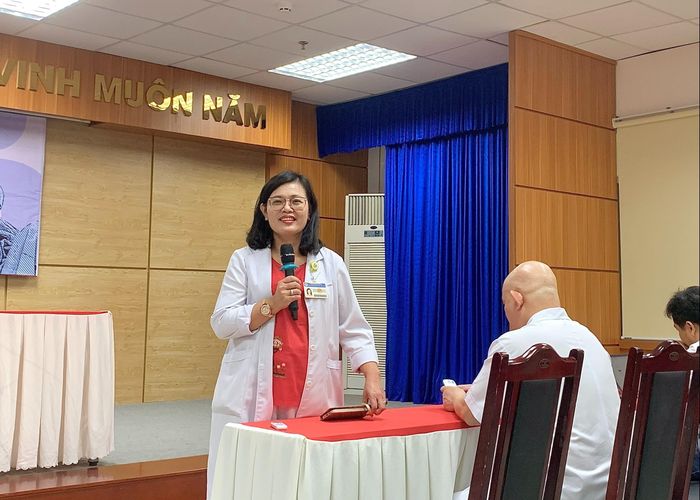  Bác sĩ Hoàng Thị Diễm Tuyết nhận định tỷ lệ sinh thấp gián tiếp ảnh hưởng đến kinh tế, xã hội. Ảnh: Nam Giao. 