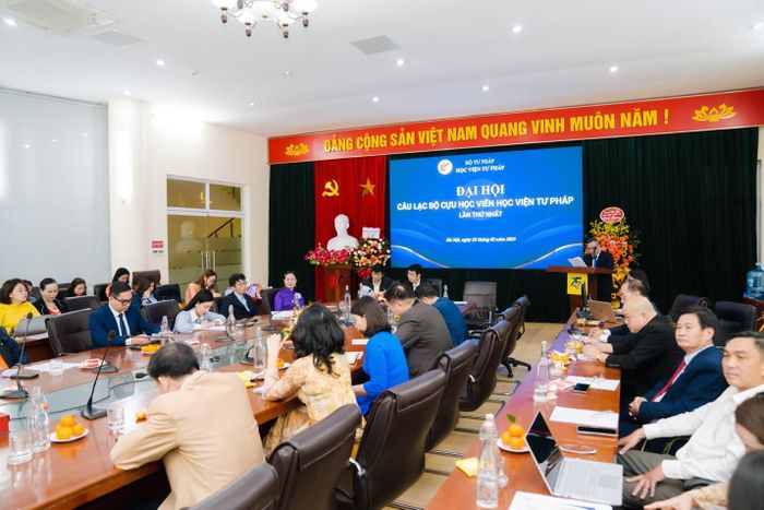 Thảo luận và lấy ý kiến hoàn thiện Quy chế tổ chức và hoạt động của Câu lạc bộ và Chương trình công tác nhiệm kỳ 2023 – 2028 của Câu lạc bộ