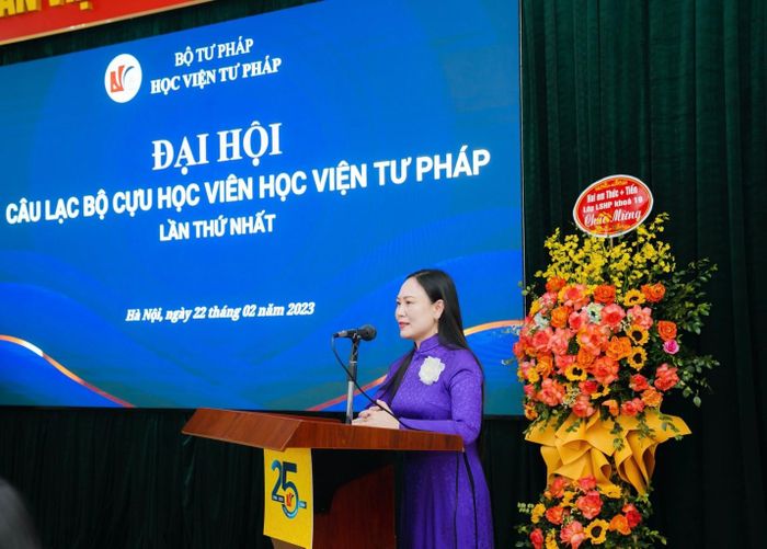 PGS. TS Nguyễn Minh Hằng, Phó Bí thư Đảng ủy, Phó Giám đốc Học viện Tư pháp -Trưởng ban vận động thành lập Câu lạc bộ cựu học viên Học viện Tư pháp phát biểu tại Đại hội