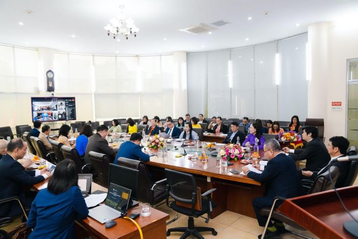 Các đại biểu và cựu học viên đang tham gia Đại hội trực tiếp trụ sở Học viện Tư pháp ở Hà Nội, Thành phố Hồ Chí Minh và trực tuyến