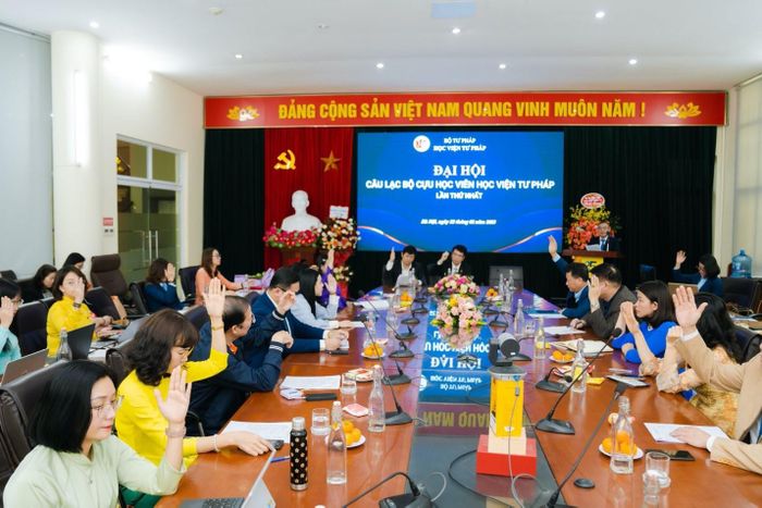 Bầu ban Chủ nhiệm Câu lạc bộ cựu học viên Học viện Tư pháp nhiệm kỳ 2023 – 2028 thông qua hình thức biểu quyết công khai