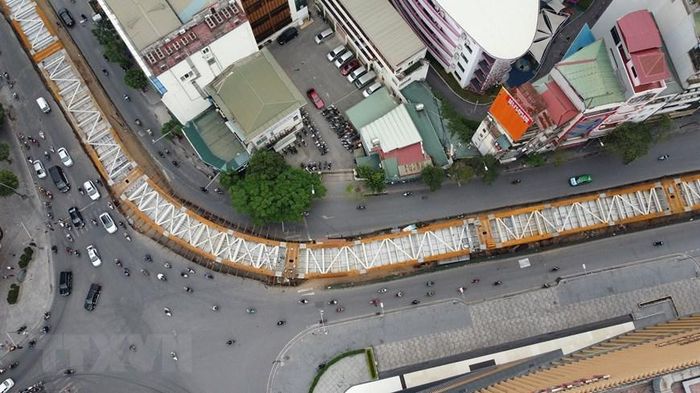 Đến nay công tác hợp long dầm cầu đã hoàn thành. (Ảnh: Huy Hùng/TTXVN)