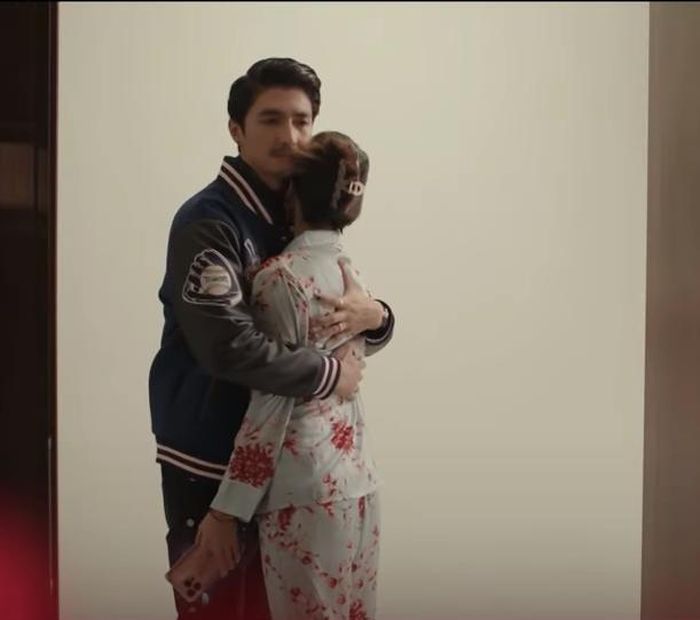 Khôi mượn rượu tỏ lòng với Vy.