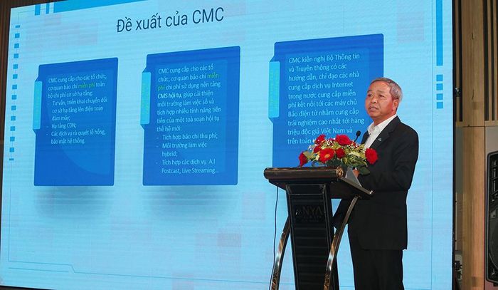 Một đại biểu trình bày tham luận tại Diễn đàn Kinh tế báo chí năm 2023