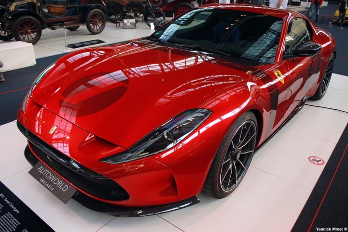  Ferrari không công bố thông số vận hành chính thức của Omologata. Trong khi đó, Ferrari 812 Superfast được trang bị động cơ V12 dung tích 6.5L, mạnh 800 mã lực. 