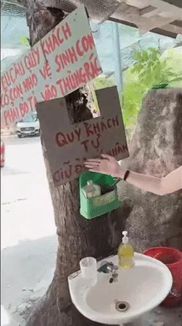 Mới đây một người dùng TikTok chia sẻ trải nghiệm ăn hàng đầy thú vị của mình khi dừng chân tại một quán ăn dọc đường trong lúc đi du lịch.