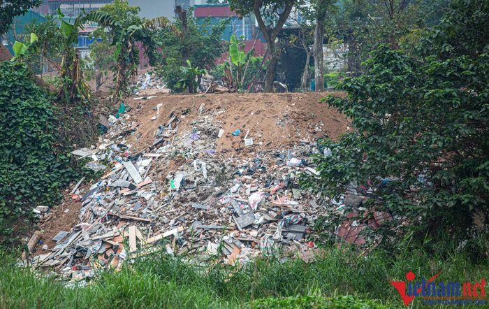 Tình trạng tái vi phạm đổ trộm đất, phế thải xây dựng ở ngõ 76/39 An Dương.