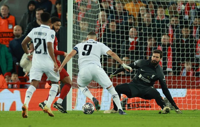  Những cựu binh như Karim Benzema giúp Real không thể bị đánh gục. Ảnh: Reuters. 