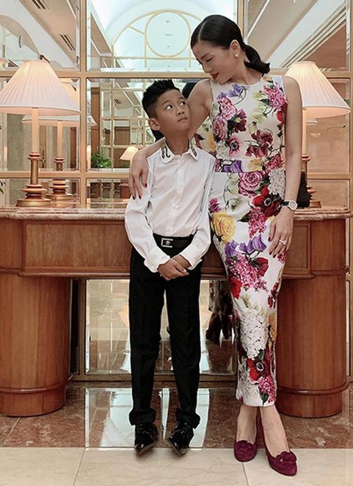 Con trai của Lệ Quyên được học tập trong môi trường hoàn toàn bằng tiếng Anh, kể cả chơi hay học