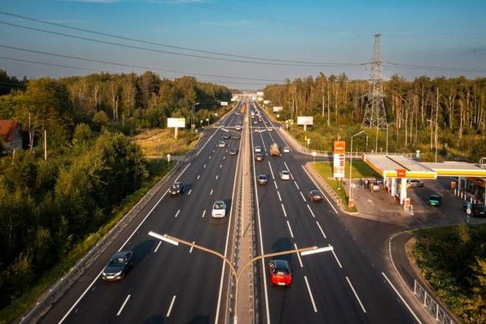 Là một phần của quá trình tái cấu trúc toàn cầu các tuyến hậu cần, đối với một số người, điều này mở ra những cơ hội mới, trong khi đối với những người khác, mối quan tâm đó lại xuất phát từ nhu cầu cấp thiết.
