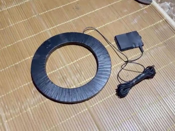 Thiết bị đánh bạc mà đối tượng Lê Văn Nam sử dụng để điều khiển con vị. Ảnh Công an cung cấp
