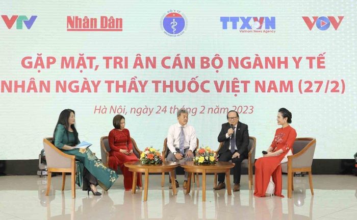 Chương trình Tọa đàm giao lưu “Nỗ lực vì sức khỏe nhân dân – Y tế vượt khó”.