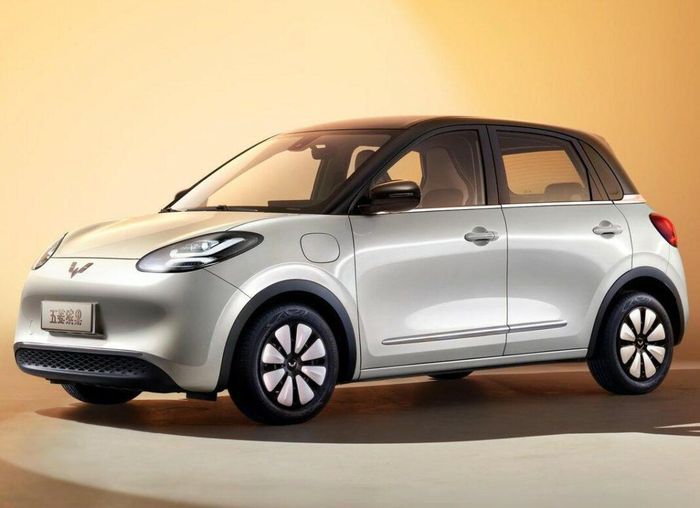  Được biết, phiên bản tiêu chuẩn của Wuling Bingo sẽ được trang bị gói pin 17,3 kWh kết hợp cùng động cơ điện cung cấp công suất tối đa 41 mã lực và mô-men xoắn cực đại 110 Nm. Phiên bản Bingo này có thể vận hành trên quãng đường 203 km sau một lần sạc. 