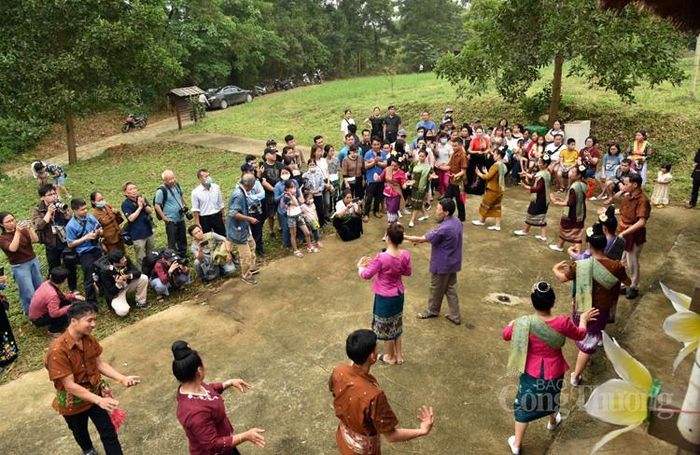 Mùa xuân và Tuổi trẻ” nhằm tăng cường giao lưu giữa các dân tộc