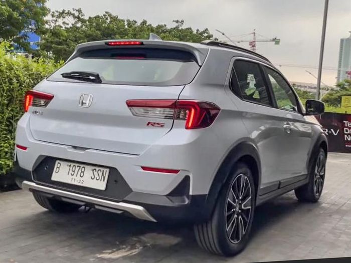  Phần đèn hậu có thiết kế hình chữ L ôm hai góc đuôi xe. Ảnh: TL 
