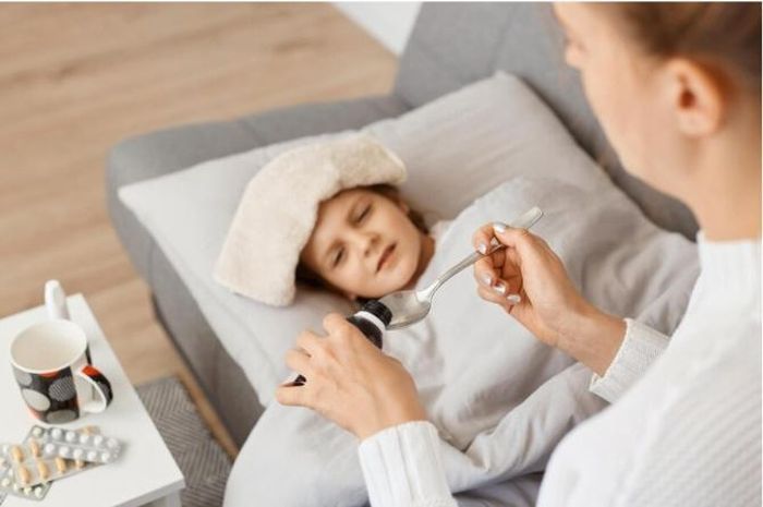 Trẻ nhiễm siêu vi hô hấp với các triệu chứng nhẹ có thể điều trị và chăm sóc tại nhà (Ảnh: Internet)