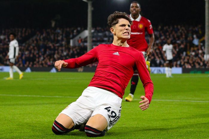 Lúc này, phẩm chất thật sự của Garnacho dần thể hiện rõ. Manchester Evening News đánh giá tuyển thủ Argentina sở hữu tốc độ, thể lực, kỹ thuật, khả năng rê bóng một đối một ấn tượng. Điểm hạn chế của Garnacho là kinh nghiệm, bộ kỹ năng dứt điểm và thể hình, song những yếu tố này có thể cải thiện trong tương lai. 