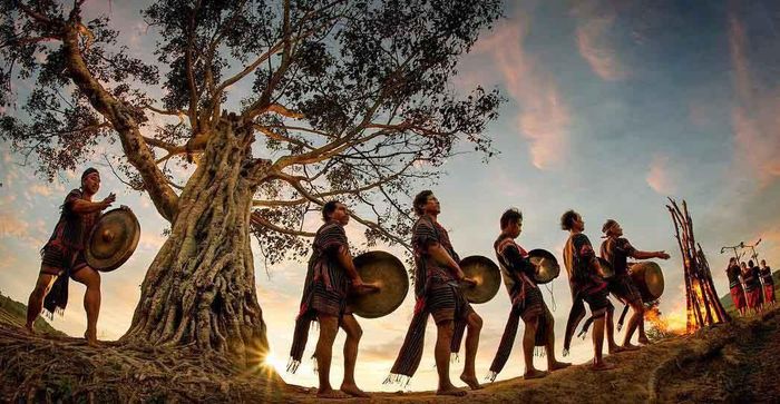  Không gian Văn hóa Cồng chiêng Tây Nguyên được UNESCO công nhận là kiệt tác truyền khẩu phi vật thể đại diện của nhân loại năm 2005. 
