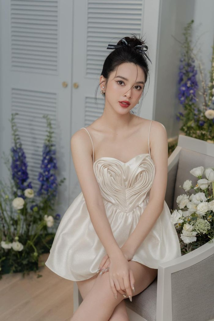 Khi chia sẻ về thu nhập, quan điểm dạy con, Quỳnh Lương nhiều lần vấp phải ý kiến trái chiều cho rằng cô không thực tế hoặc quá thẳng thắn. Tuy vậy, nữ diễn viên cho rằng nên sống thật với chính mình. "Tôi không thích đi chơi đêm, tính tình xuề xòa, muốn ở nhà, dành toàn tâm trí cho công việc và gia đình. Tôi thế nào thì tôi nói như vậy, không giấu diếm", Quỳnh Lương bày tỏ.