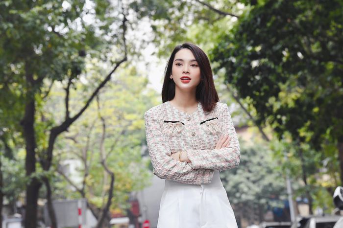  Chia sẻ với Tiền Phong, Quỳnh Lương cho biết vì không biết diễn nên cô cố gắng hóa thân vào nhân vật. "Tôi có cái gì, tôi đem hết vào phim. Tôi không học thuộc lời thoại mà chỉ học các ý, sau đó dùng ngôn từ của chính mình làm thoại cho phim. Nhiều lúc, tôi cảm giác mình là nhân vật trong phim".