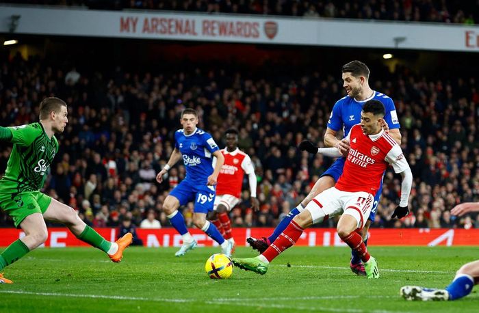 Martinelli ấn định tỷ số 4-0 với cú đá ở cự ly gần