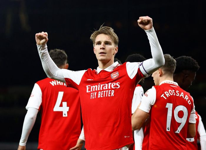 Đội trưởng Arsenal ăn mừng phấn khích