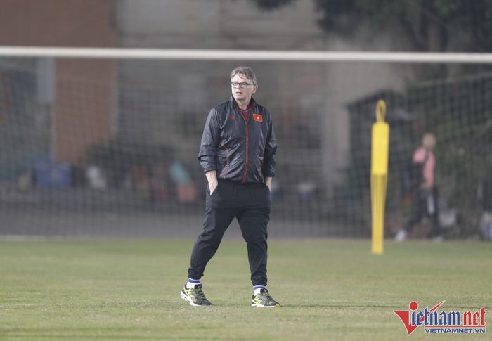 HLV Philippe Troussier chưa vội gọi cầu thủ mới