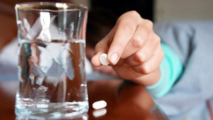 Thói quen dùng thuốc ngủ gây nhiều tác hại. Ảnh minh họa: Everydayhealth