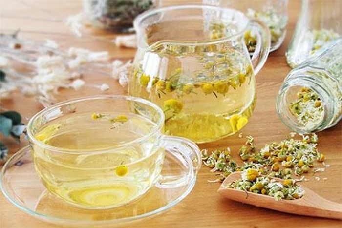 Trà hoa cúc là một trong những loại trà dưỡng nhan phổ biến nhất.