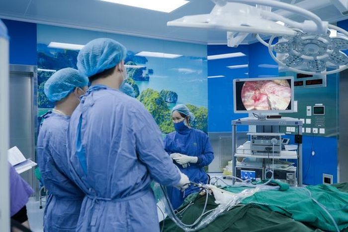 Nội soi tuyến giáp qua đường tiền đình miệng giúp phẫu thuật ung thư tuyến giáp
