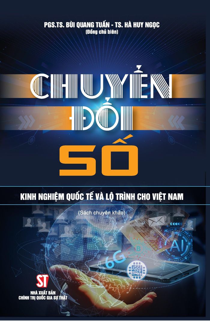  Sách Chuyển đổi số - Kinh nghiệm quốc tế và lộ trình cho Việt Nam do PGS.TS Bùi Quang Tuấn và TS Hà Huy Ngọc đồng chủ biên. Ảnh: NXB CTQGST. 