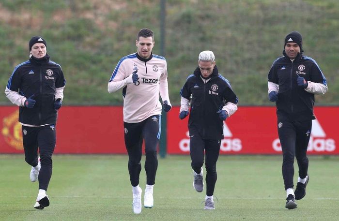 MU chuẩn bị có chuyến làm khách tới sân của Liverpool ở đấu trường Premier League vào rạng sáng 5/3. Chính vì thế, thầy trò HLV Erik ten Hag sớm quay trở lại tập luyện chỉ một ngày sau chiến thắng trước West Ham ở vòng 5 FA Cup. Tuy nhiên, "Quỷ đỏ" khả năng không có được lực lượng tốt nhất cho trận đấu này.