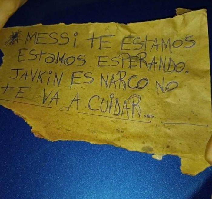 Mảnh giấy đe dọa tính mạng Messi.